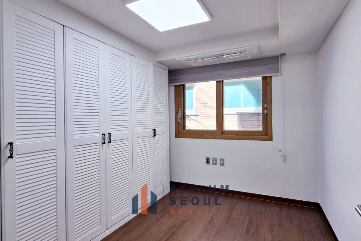 Room in Spacious 4BR Villa for Rent in Seorae Village - Near LFS - Atrium Seoul Realty