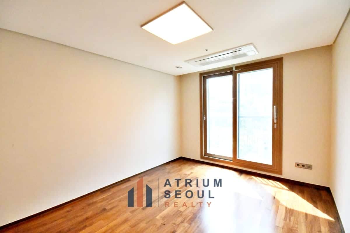 Room in Ultra-Luxury Residence in Hannam The Hill, Seoul - Monthly Rent - Atrium Seoul Realty