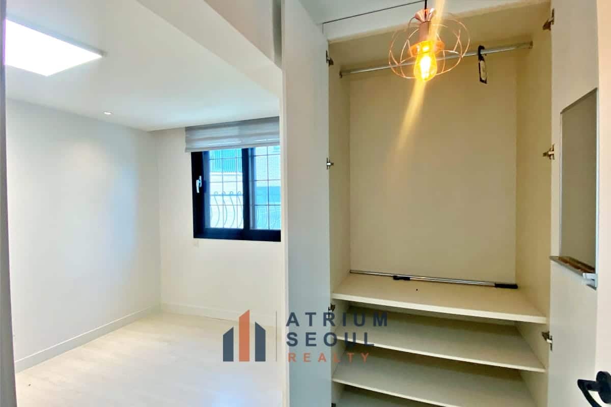 Room with closet - Apartment for rent in French village
