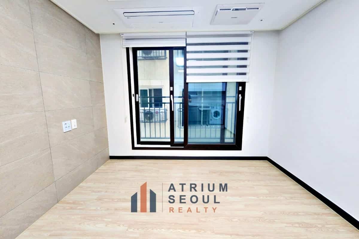 Semi-Furnished 2BR Officetel for Rent in Hannam-dong, Seoul
