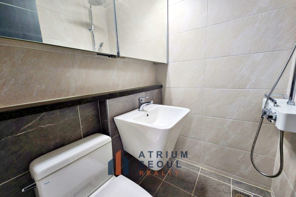 Semi-Furnished Officetel for Rent in Hannam-dong, Yongsan