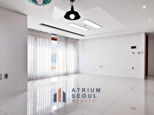 Spacious Room - Villa for Rent in Seorae Village