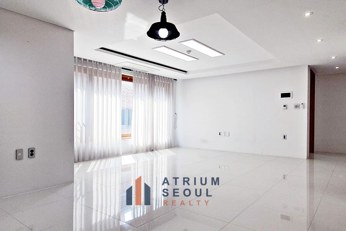 Spacious Room - Villa for Rent in Seorae Village