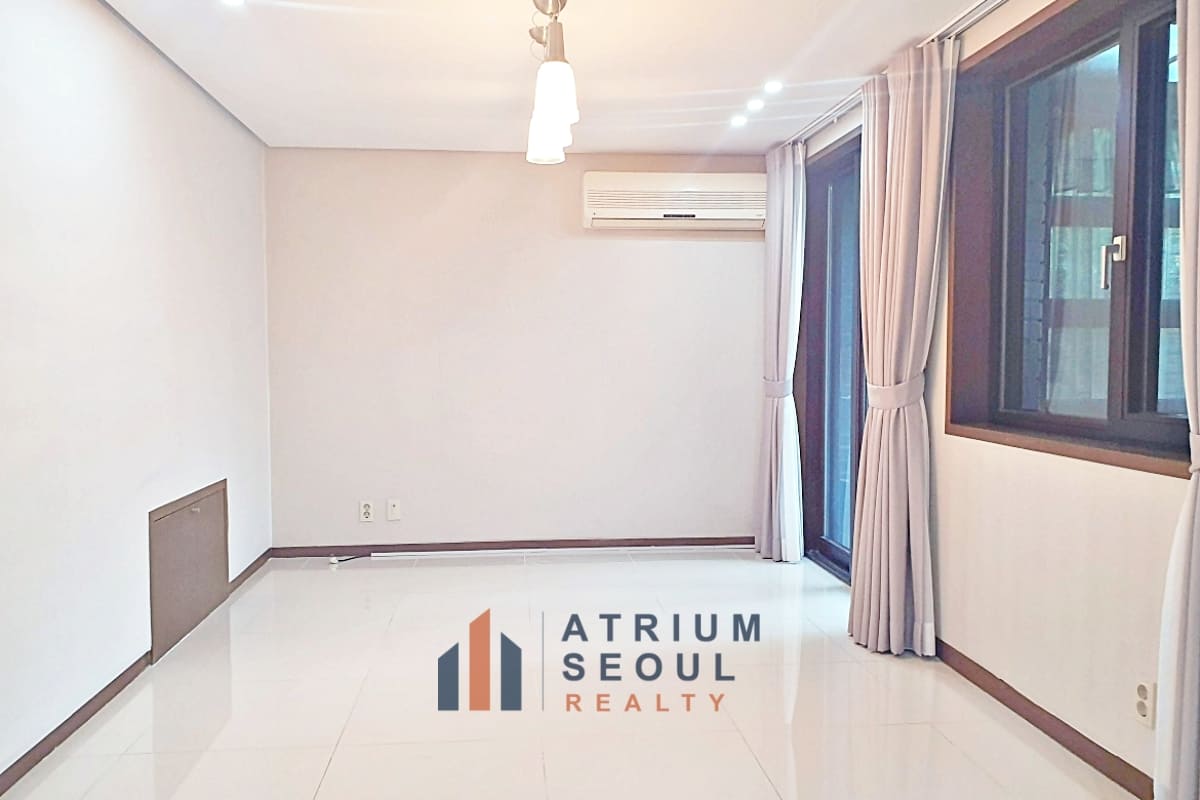 Sub Room Luxury 5-Bedroom House for Rent in French Village Seoul