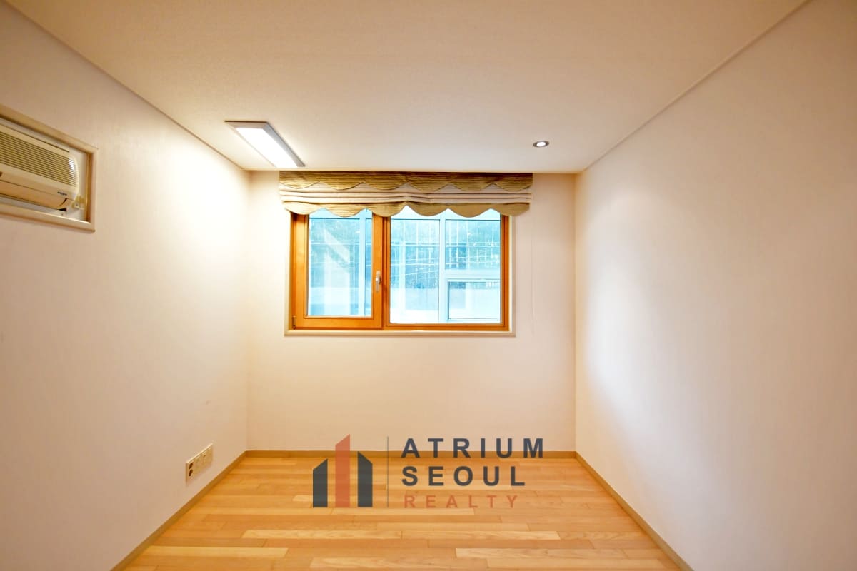 Sub room Itaewon 3-Bedroom Residence For Rent - Apartment Rent in Seoul - Atrium Seoul Realty