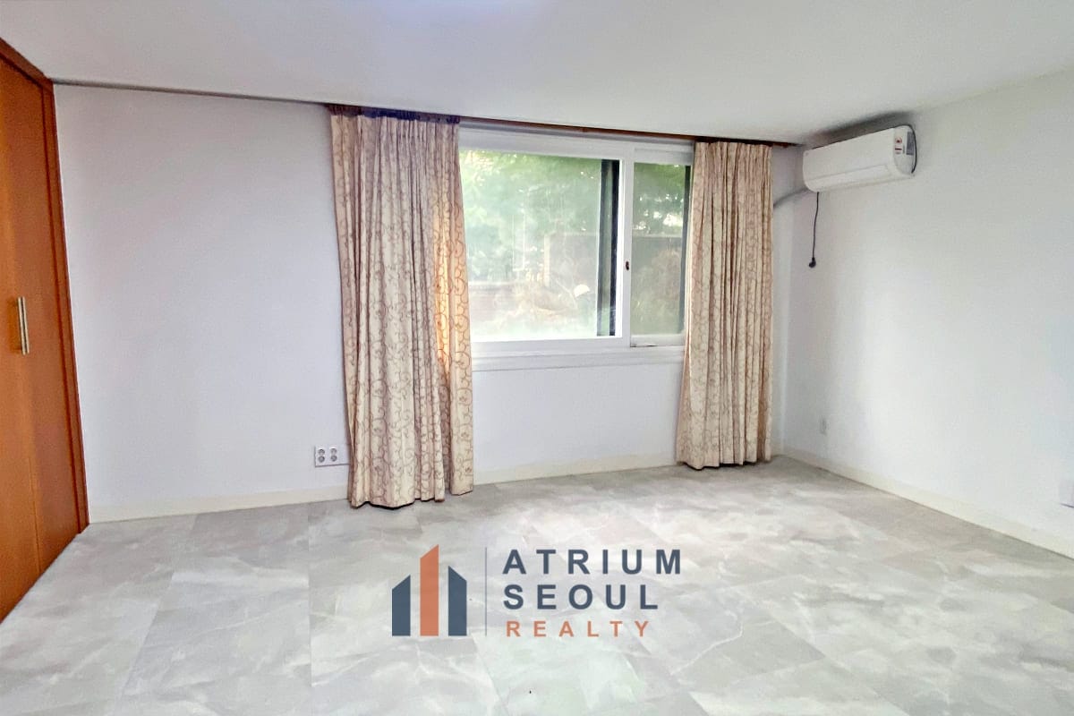 Sub room Monthly Rent - Villa with garden
