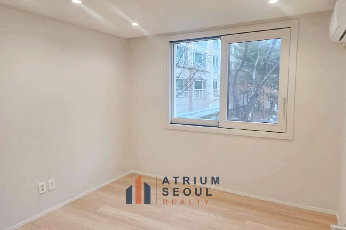 Sub room - Newly Renovated 4-Bedroom Home with Private Terrace For Rent in Banpo - Atrium Seoul Realty (9)