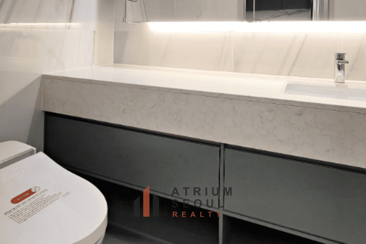 Toilet in Newly built 2BR apartment for rent in Gangnam