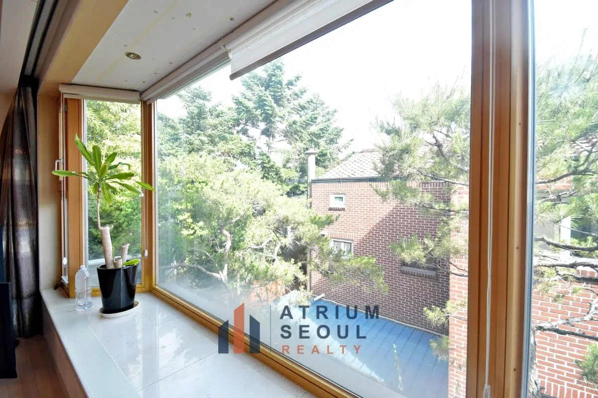 View from the window Itaewon 3-Bedroom Residence For Rent - Apartment Rent in Seoul - Atrium Seoul Realty