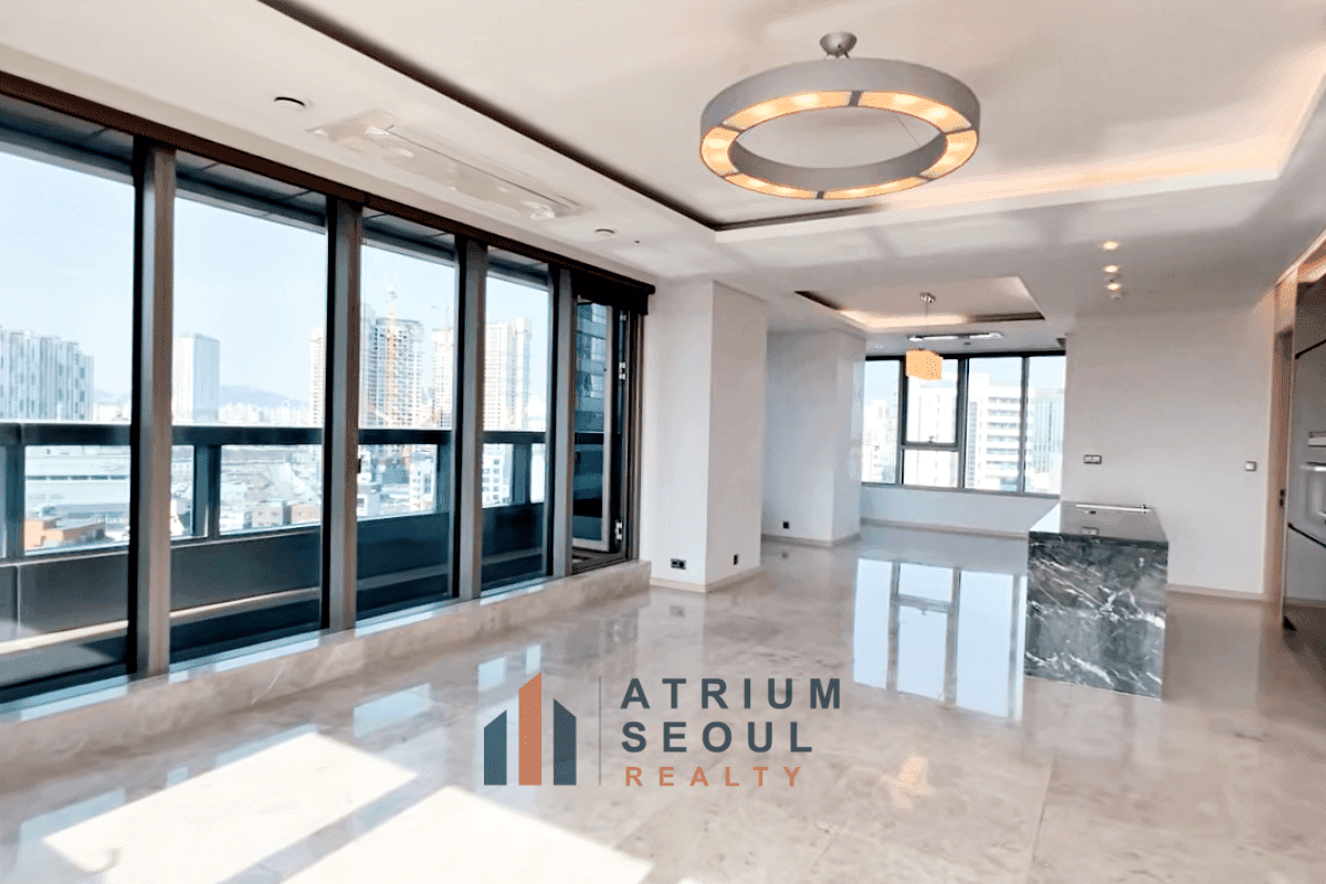 Wide Living Room Acro Seoul Forest Apartment For Rent in Seongsu - Atrium Seoul Realty