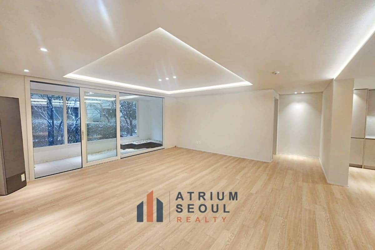 Wide Living Space - Newly Renovated 4-Bedroom Home with Private Terrace For Rent in Banpo - Atrium Seoul Realty (5)