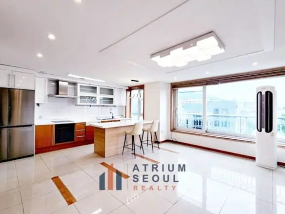 Wide Living room 2BR Luxury Villa for Rent in Hannam-dong Yongsan Seoul