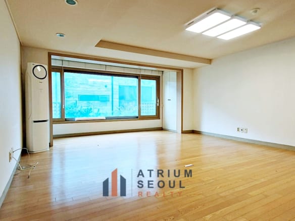 Wide Livingroom Bright 4 Bedroom Home For Rent in Seorae Village