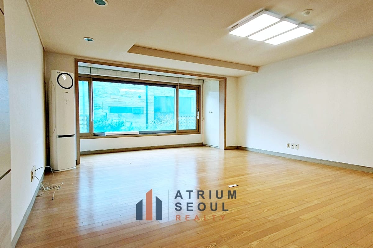 Wide Livingroom Bright 4 Bedroom Home For Rent in Seorae Village