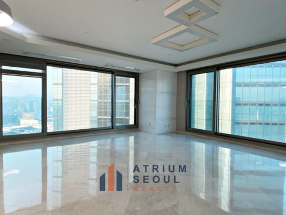 Wide living area - Modern Apartment in Yongsan Prugio Summit For Rent