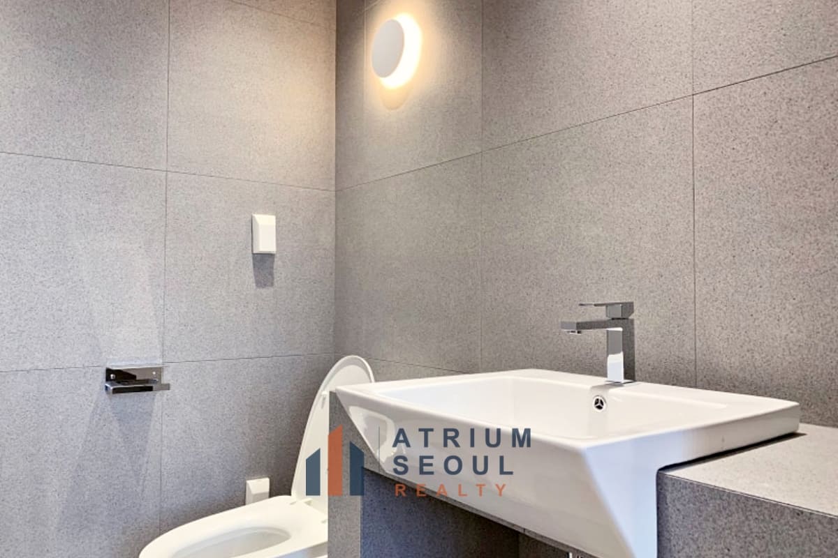 bathroom - Apartment For Rent in Itaewon Yongsan Seoul (24)