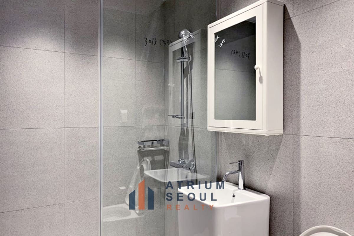 bathroom - Apartment For Rent in Itaewon Yongsan Seoul (29)