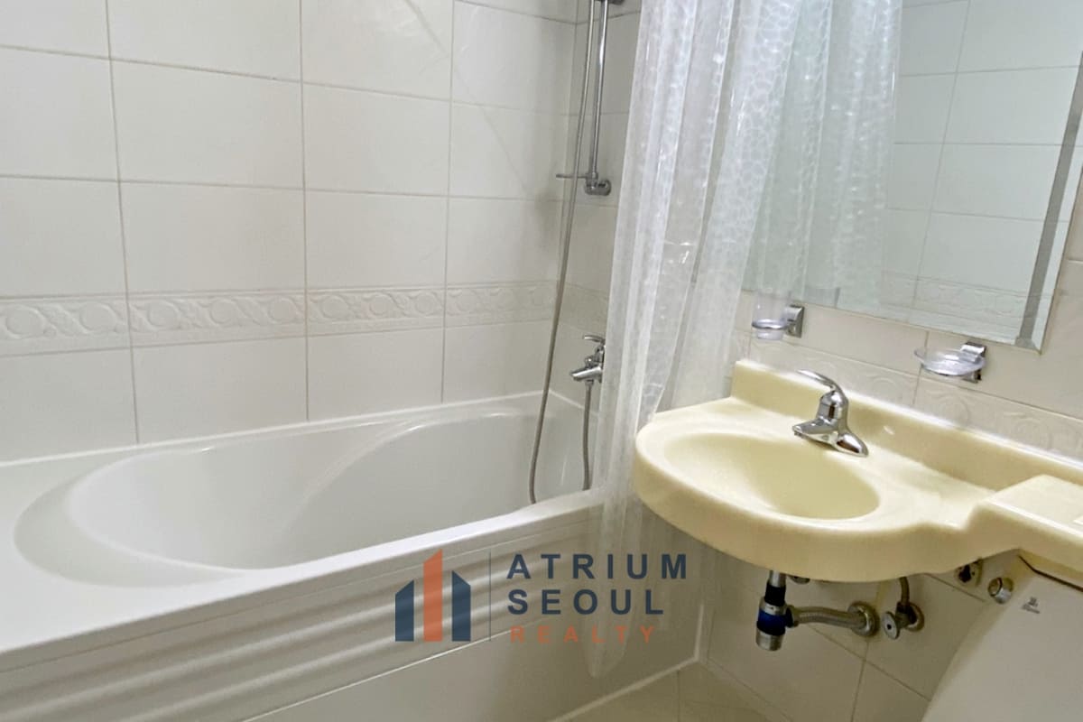 bathroom in seoul apartment