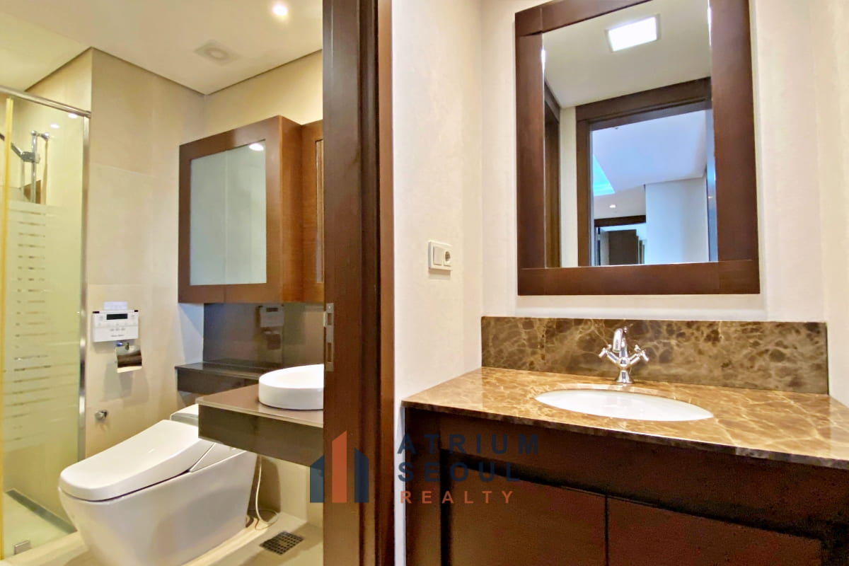 guest batroom