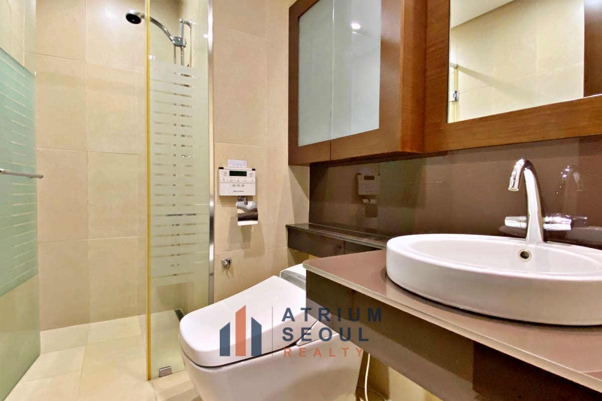 gust bathroom2