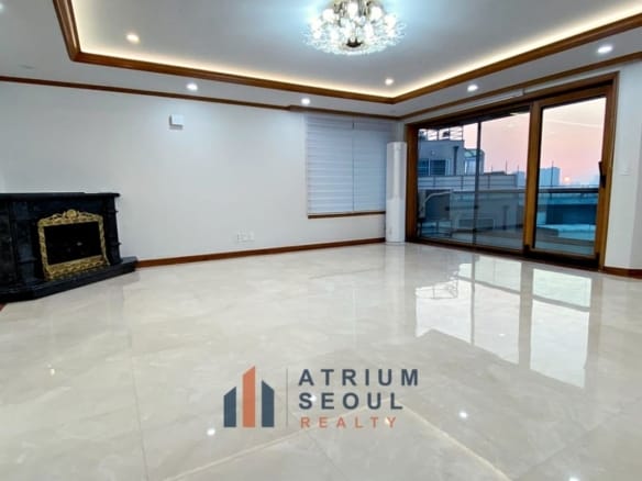 living space - Apartment For Rent in Itaewon - Yongsan - Seoul (2)