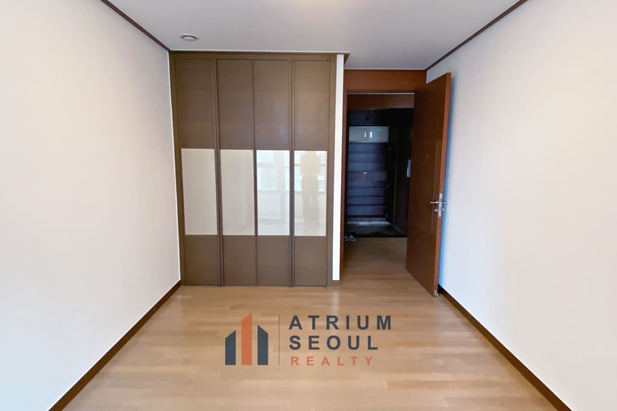 room 3_Yongsan City Park Apartment For Rent