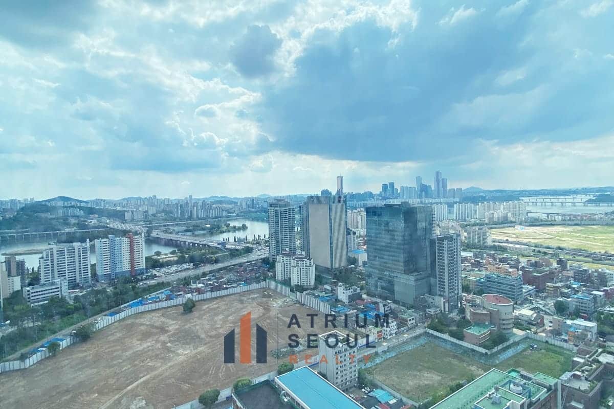 view from the apartment_Yongsan City Park Apartment For Rent