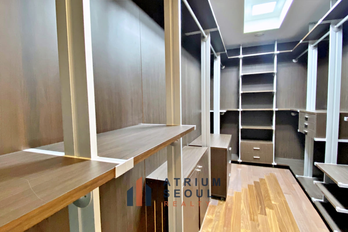 walk in closet